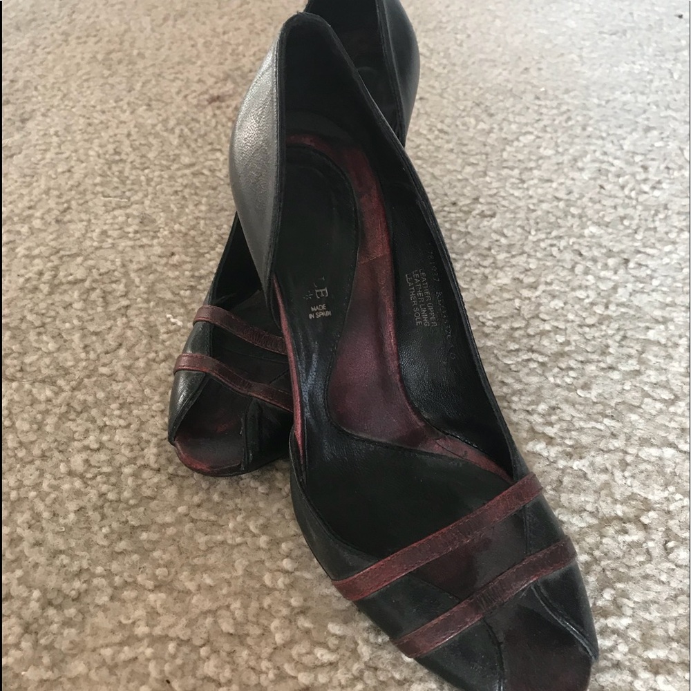 Black medium heel Kenneth Cole open toe shoe